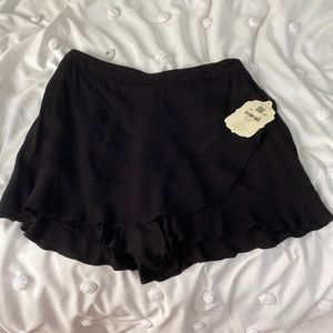 Black ruffled skort with tags size S